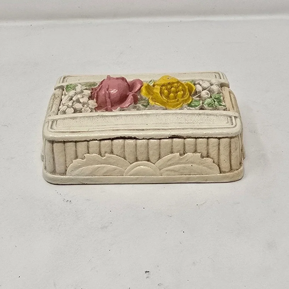 Vtg Syroco wood‎ carved lidded trinket box rustic cabin decor cottagecore
